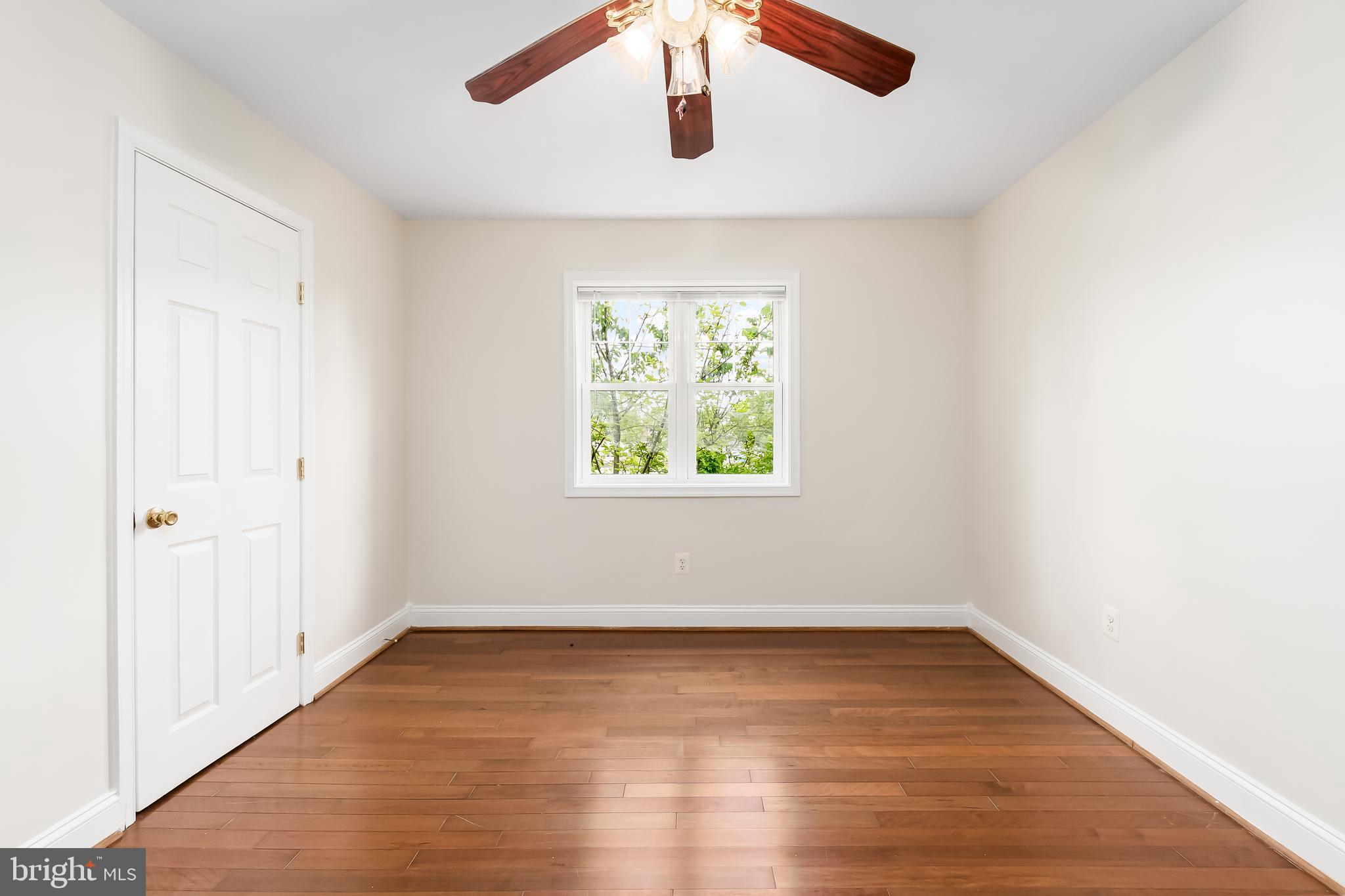 916 BARNABY STREET SE 201