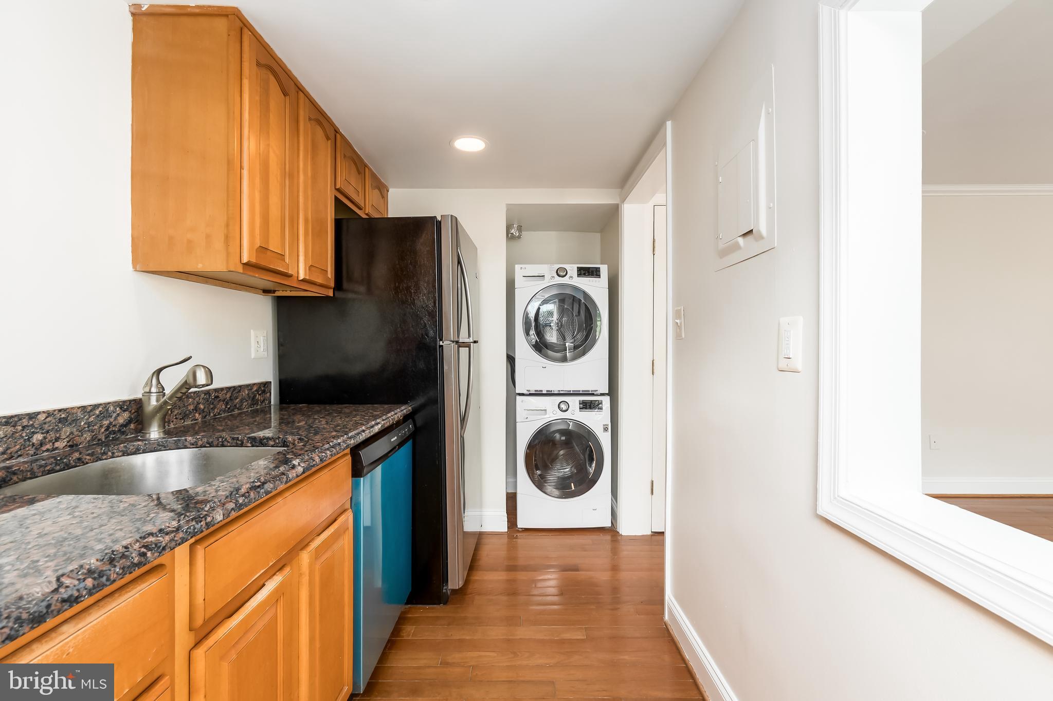 916 BARNABY STREET SE 201