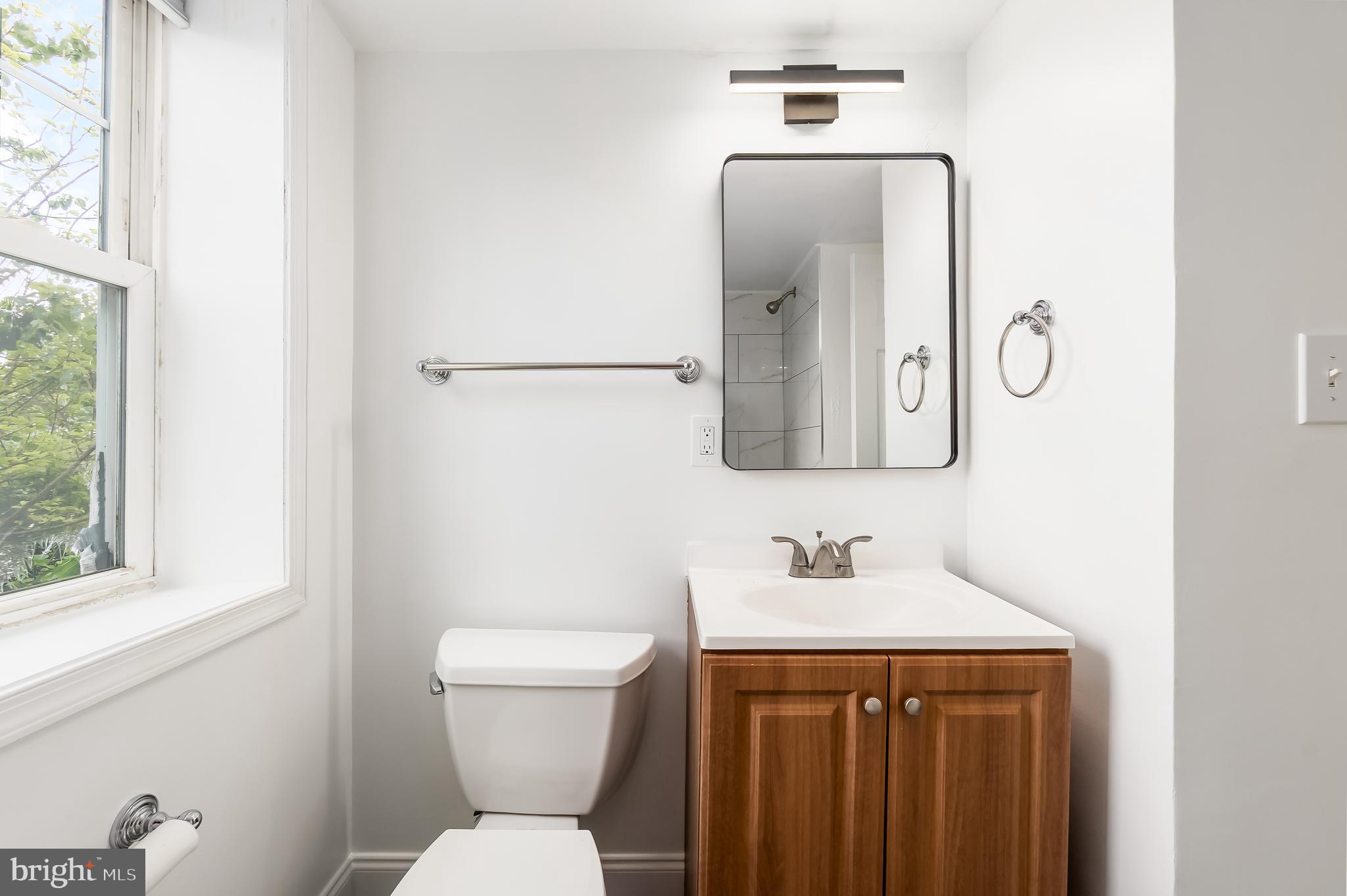 916 BARNABY STREET SE 201