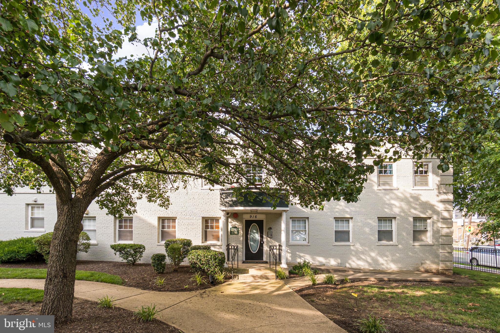 916 BARNABY STREET SE 201