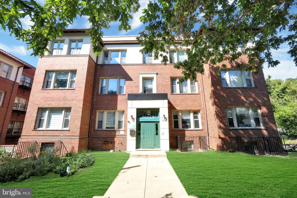 1218 PERRY STREET NE 301