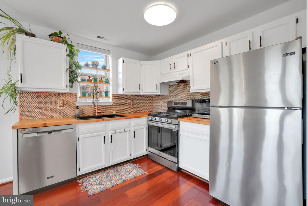 1218 PERRY STREET NE 301