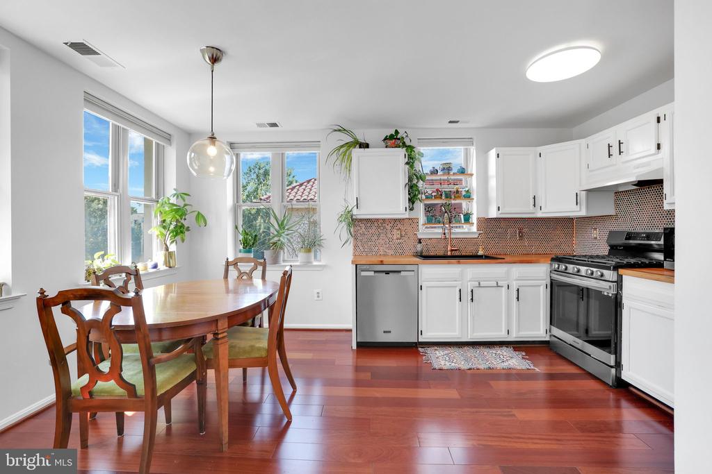1218 PERRY STREET NE 301