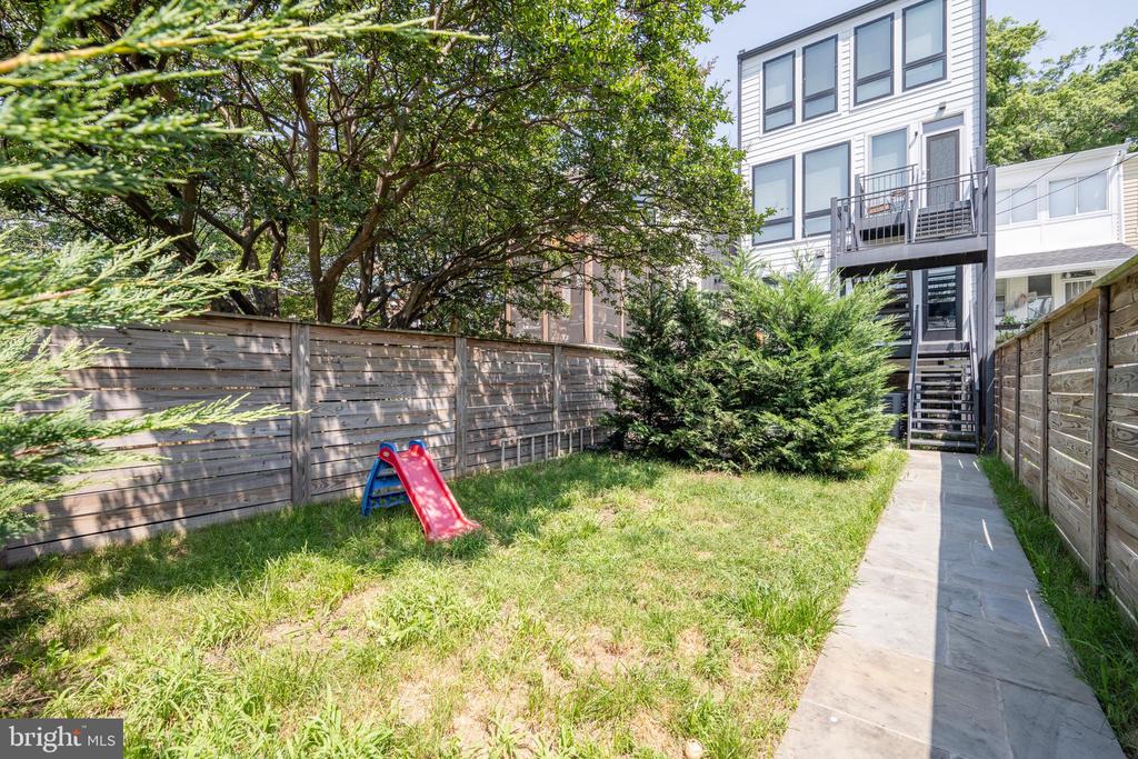532 TAYLOR STREET NW 1