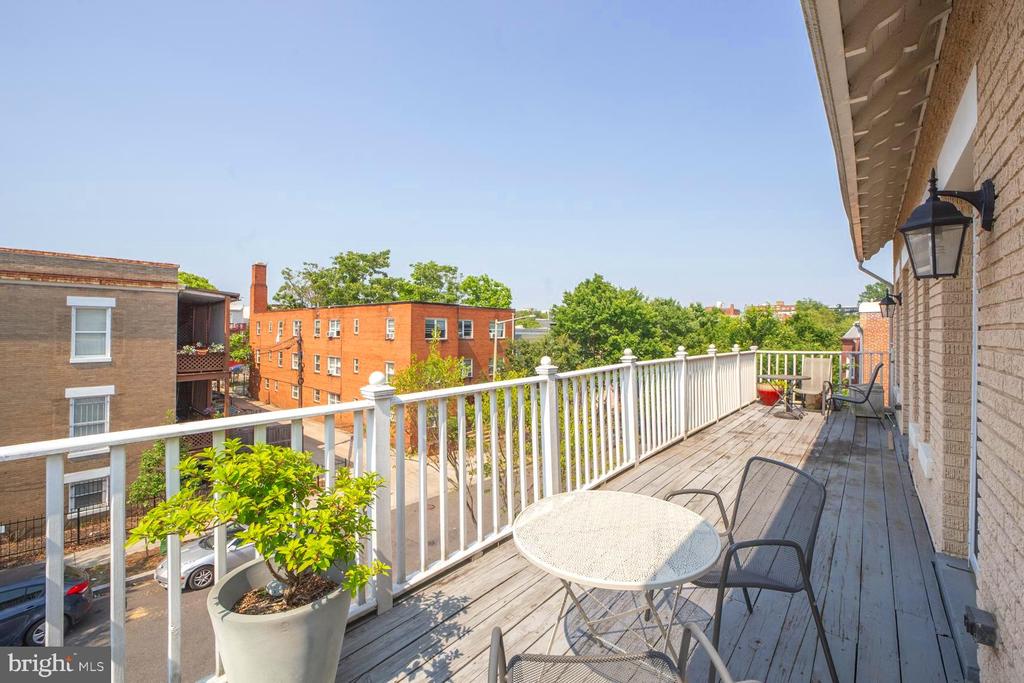 1030 FAIRMONT STREET NW 204