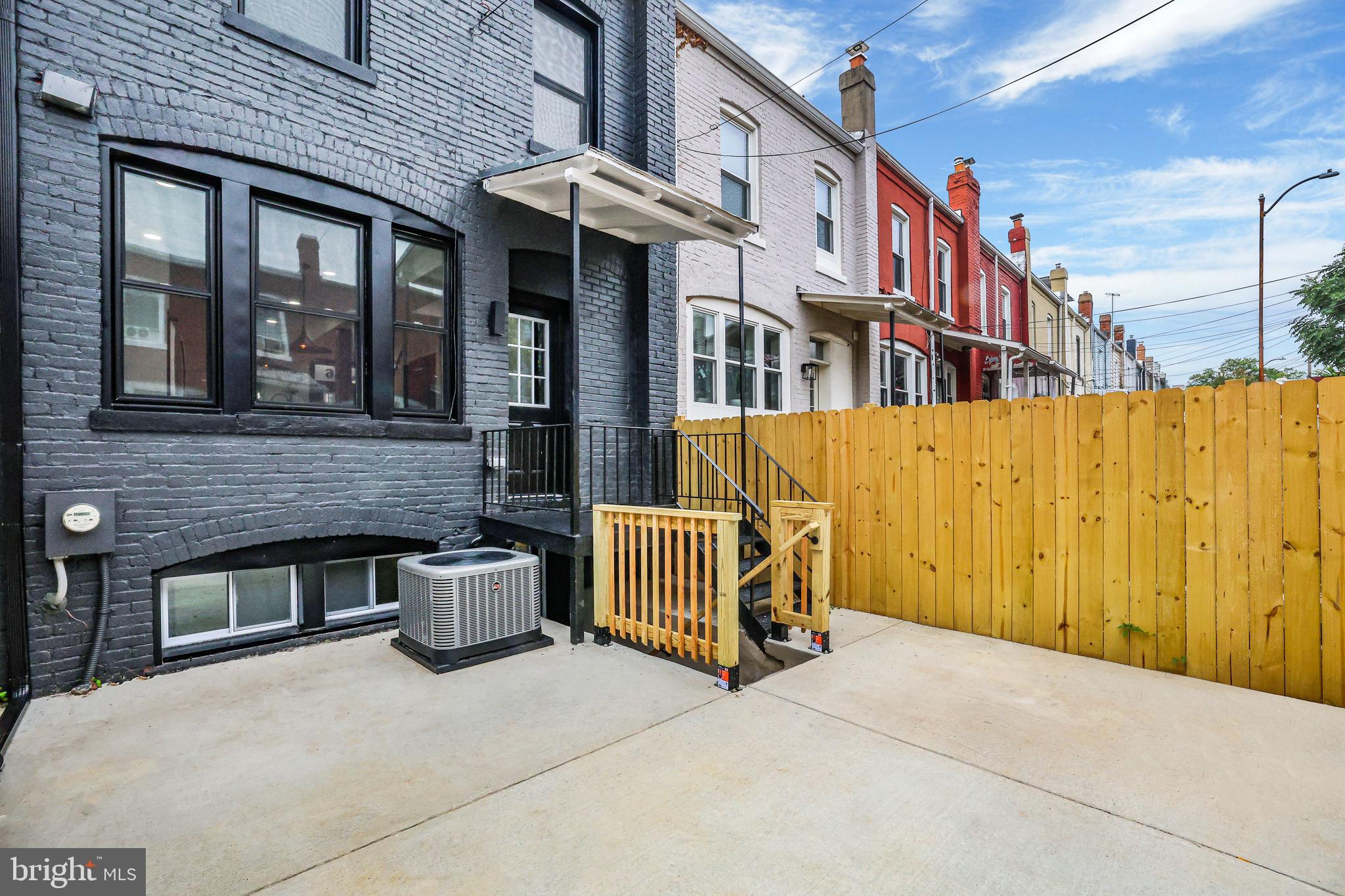 166 UHLAND TERRACE NE