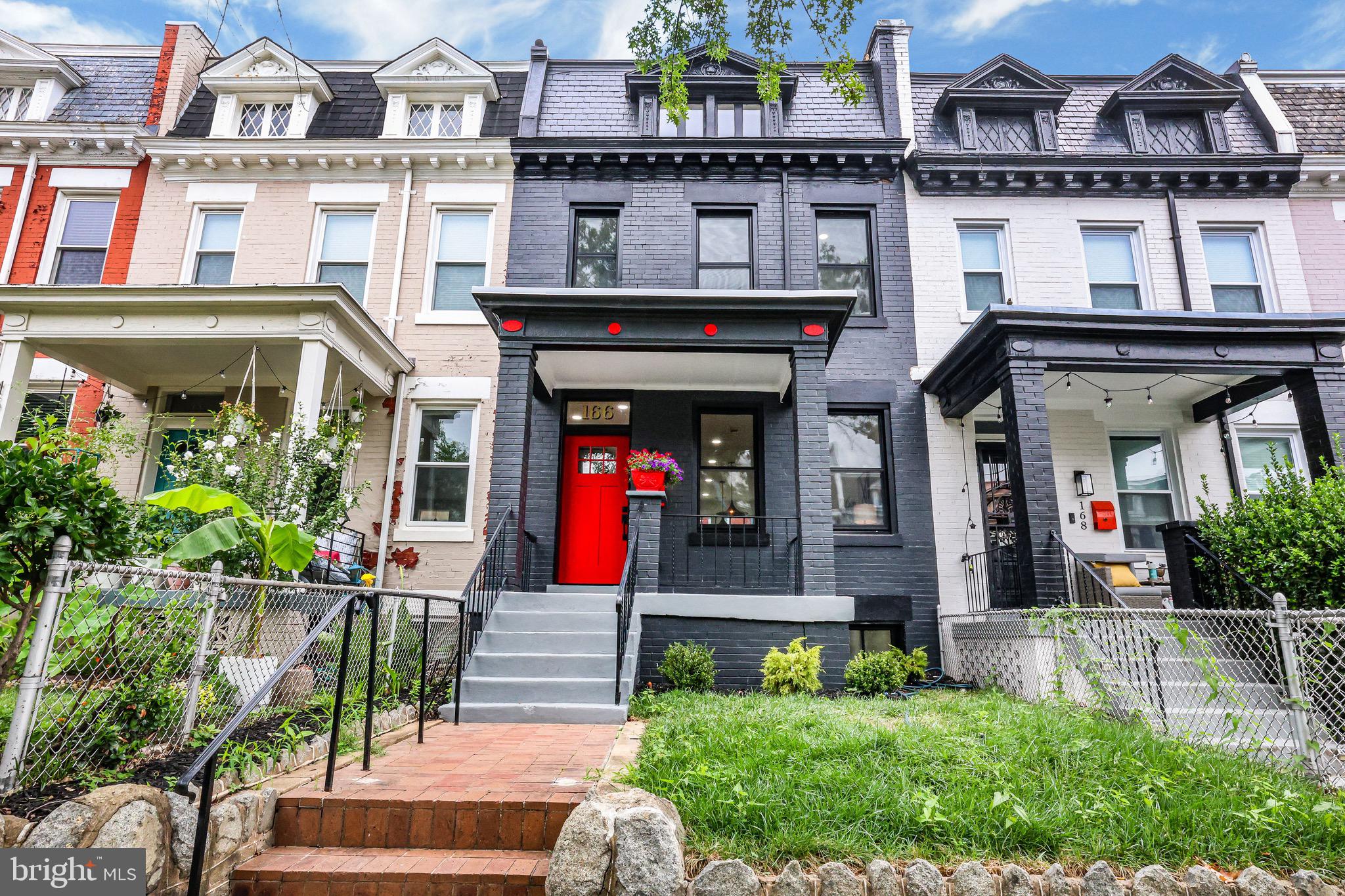 166 UHLAND TERRACE NE