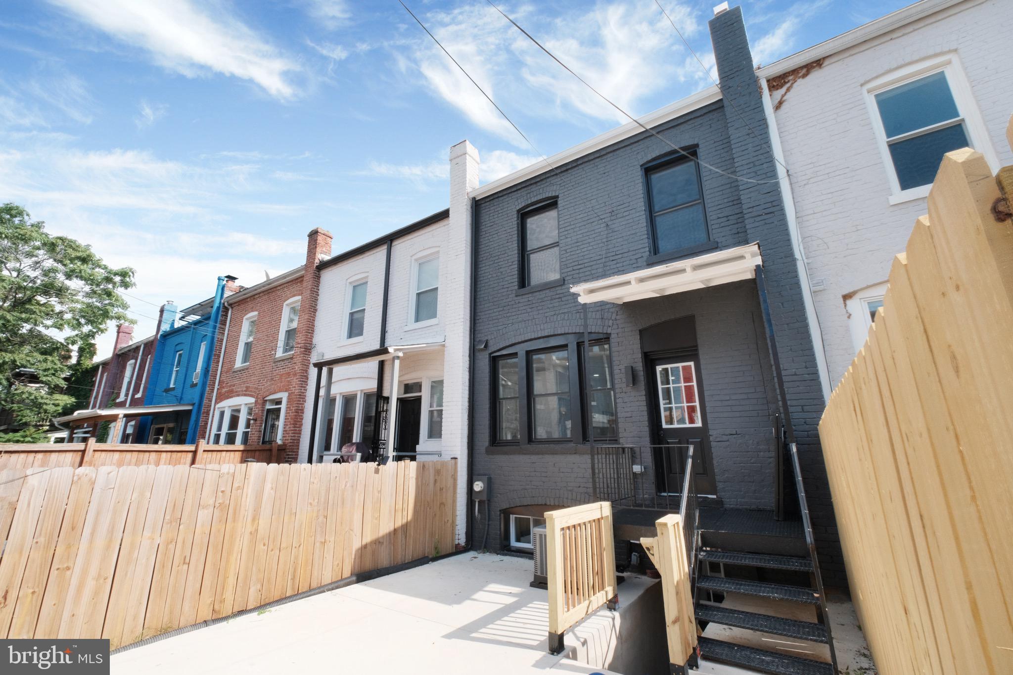 166 UHLAND TERRACE NE