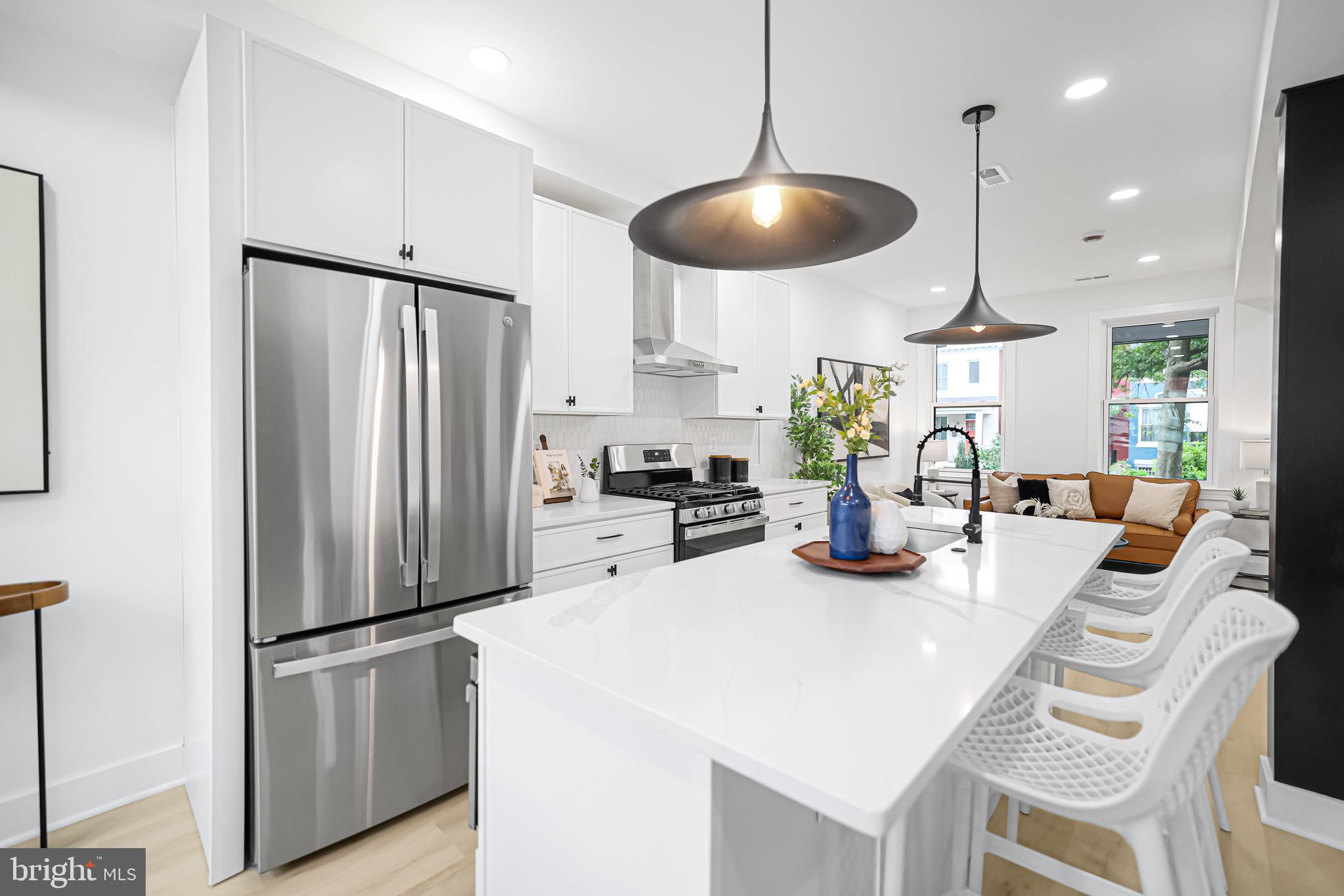 166 UHLAND TERRACE NE