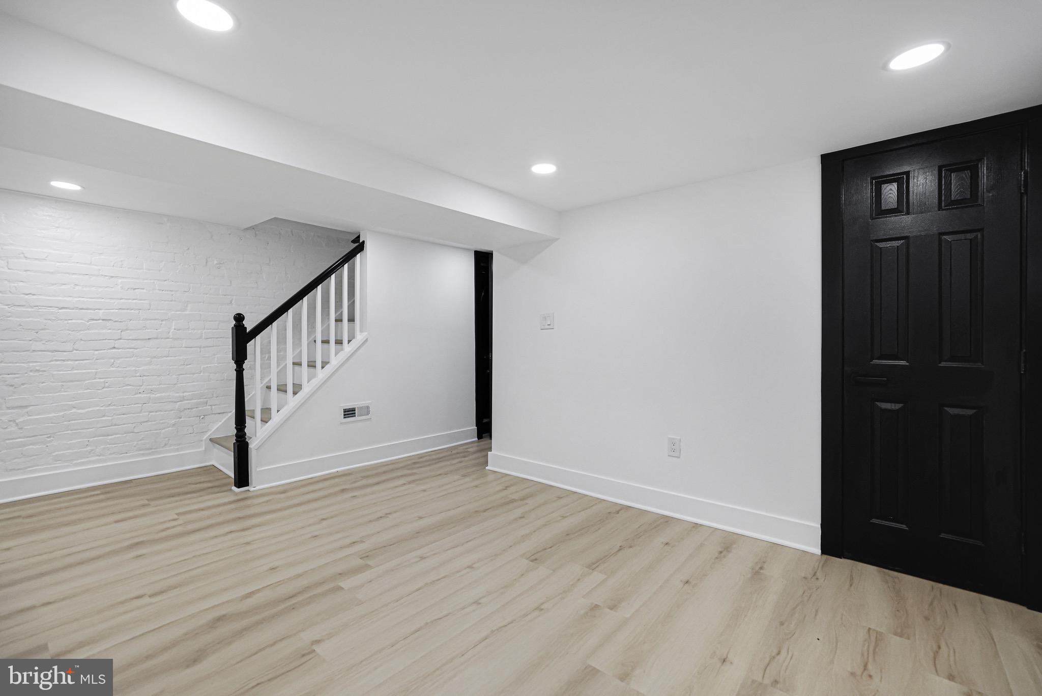 166 UHLAND TERRACE NE