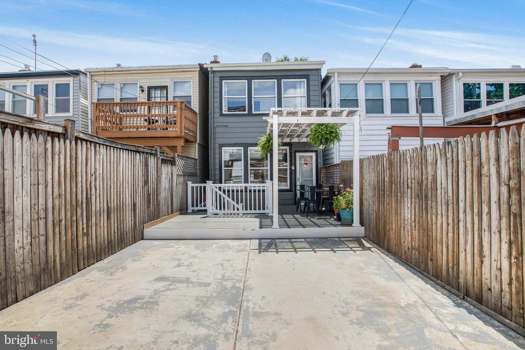 330 CHANNING STREET NE