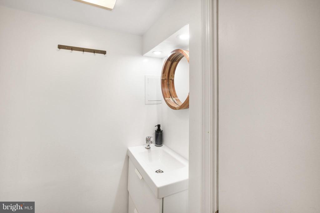 330 CHANNING STREET NE