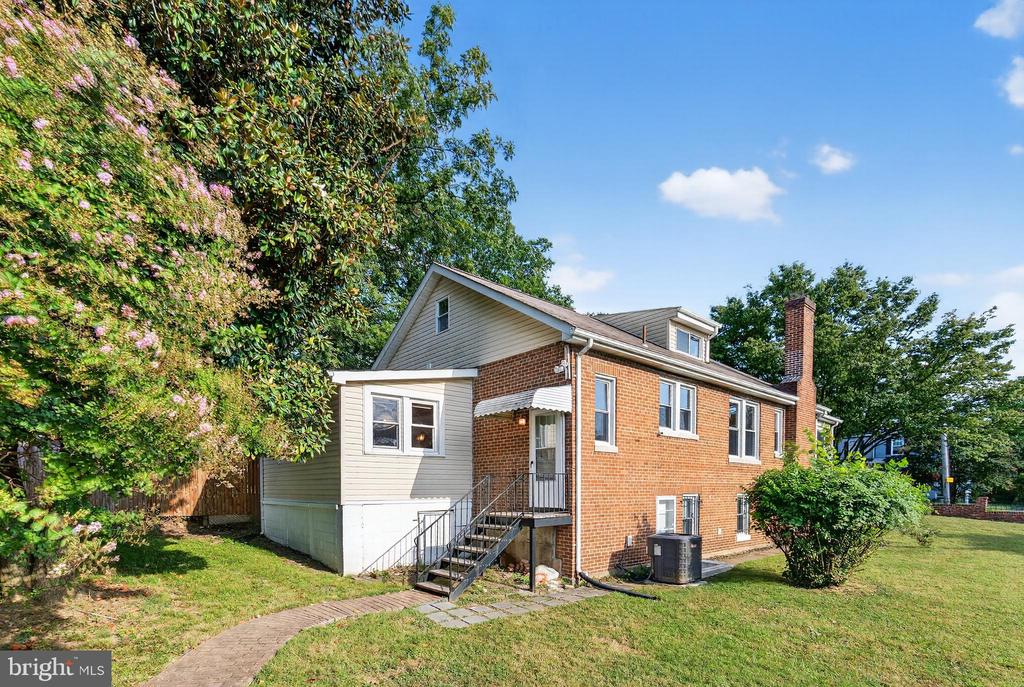 213 VAN BUREN STREET NW