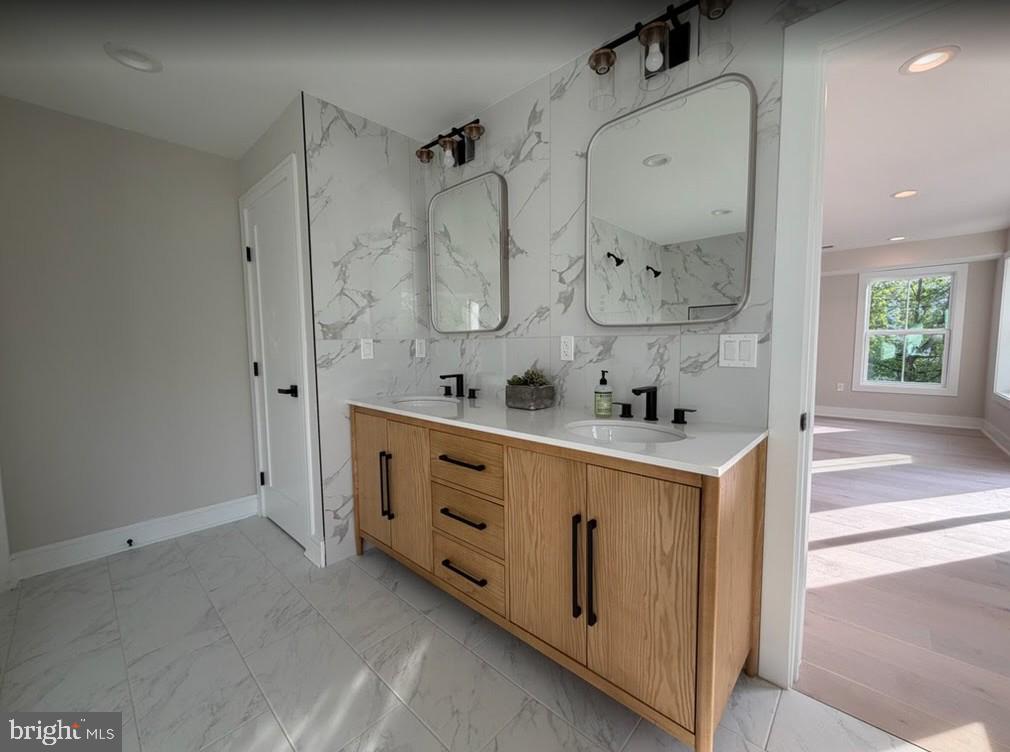 2902 VISTA STREET NE