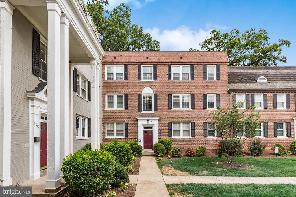 3814 V STREET SE 101