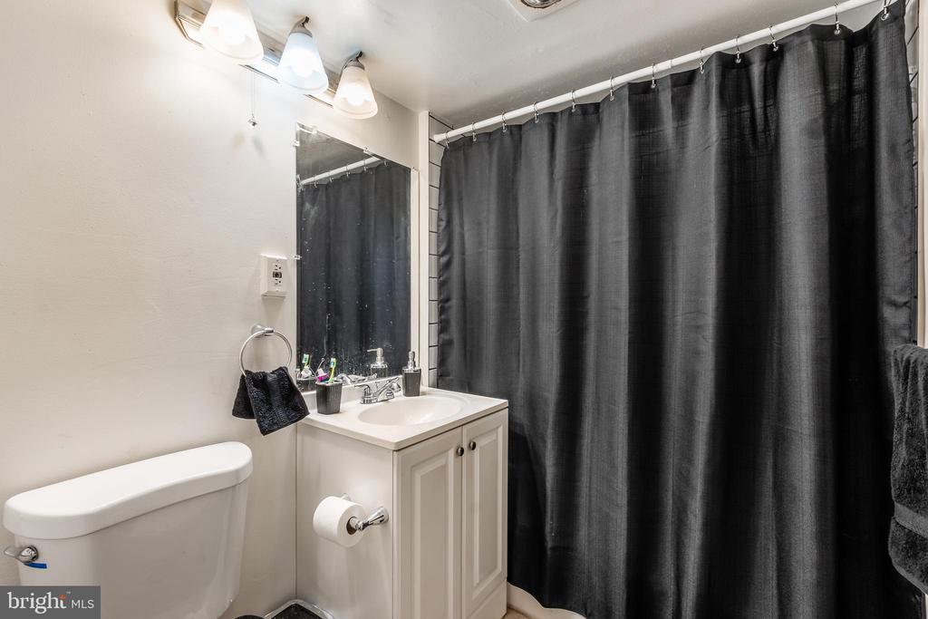 3814 V STREET SE 101