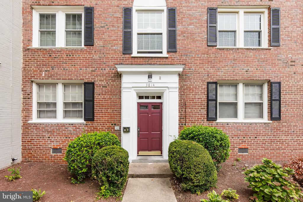 3814 V STREET SE 101