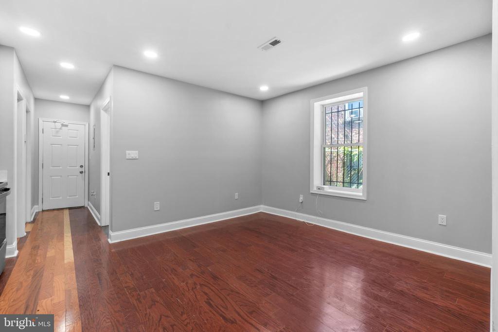 313 PARKLAND PLACE SE 2