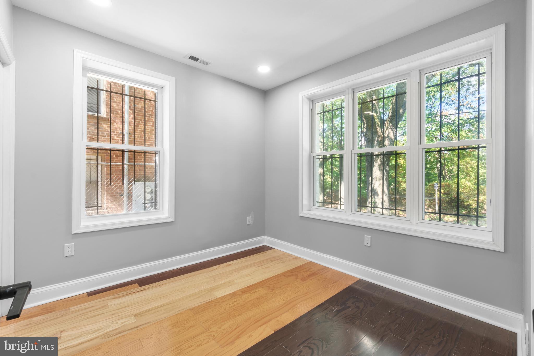 313 PARKLAND PLACE SE 2