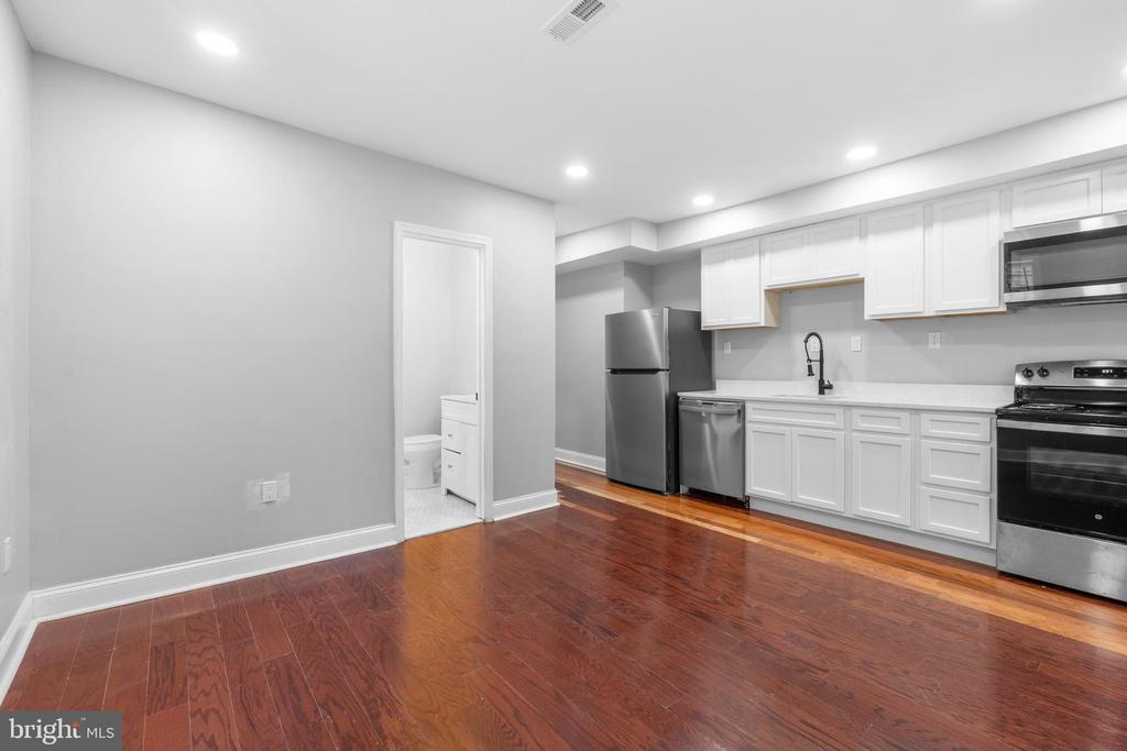 313 PARKLAND PLACE SE 2