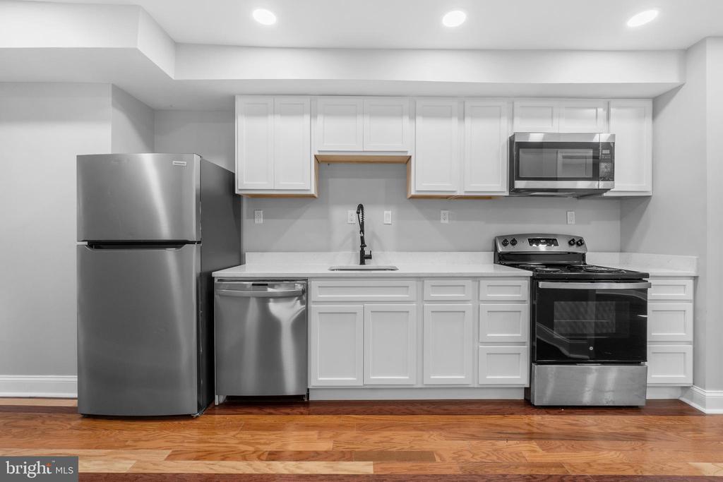 313 PARKLAND PLACE SE 2