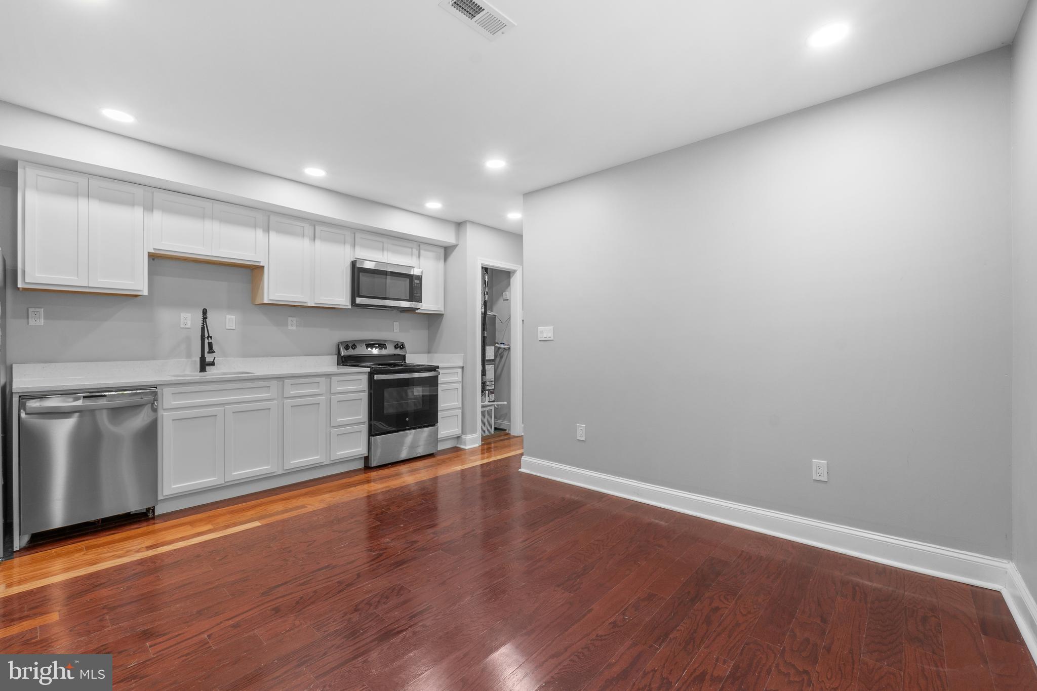 313 PARKLAND PLACE SE 2