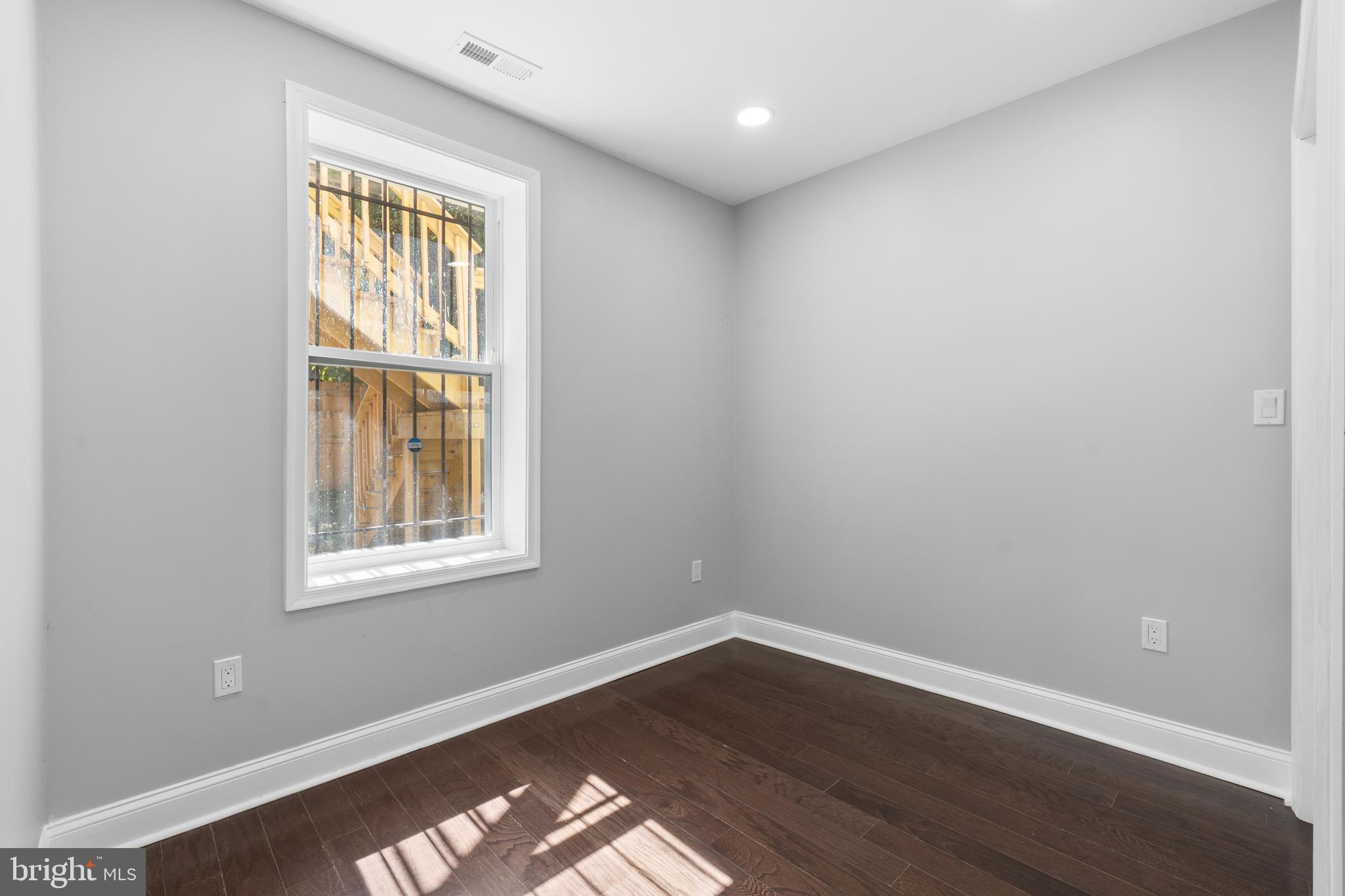 313 PARKLAND PLACE SE 2