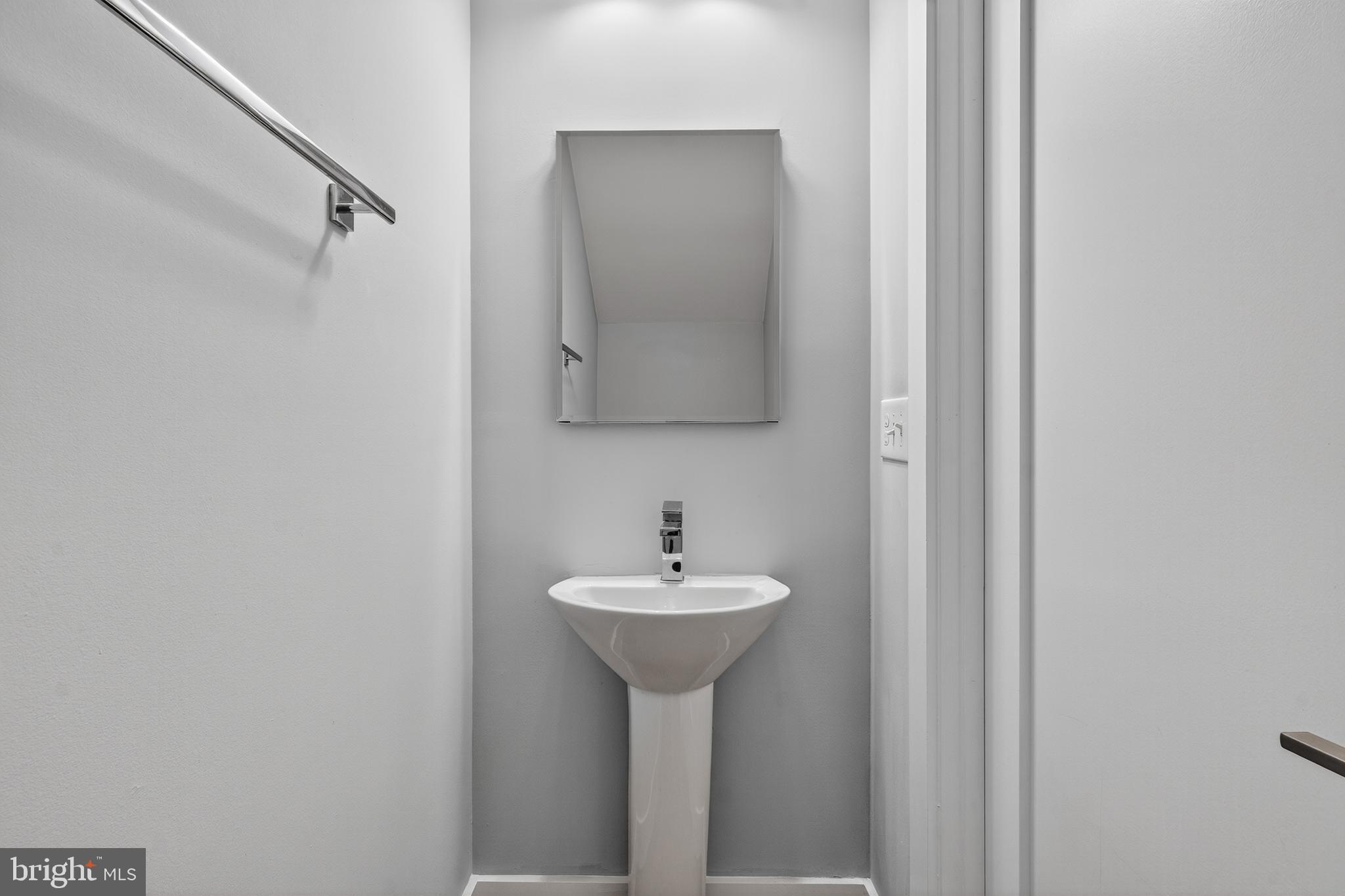 638 NEWTON PLACE NW 638B