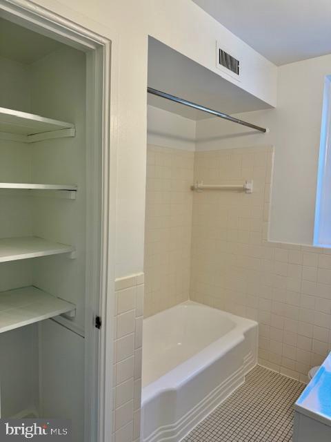 3440 39TH STREET NW D694