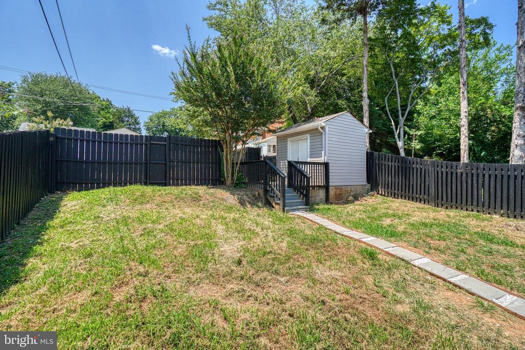 2818 18TH STREET NE