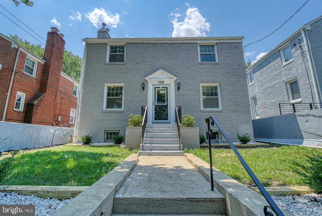 2818 18TH STREET NE