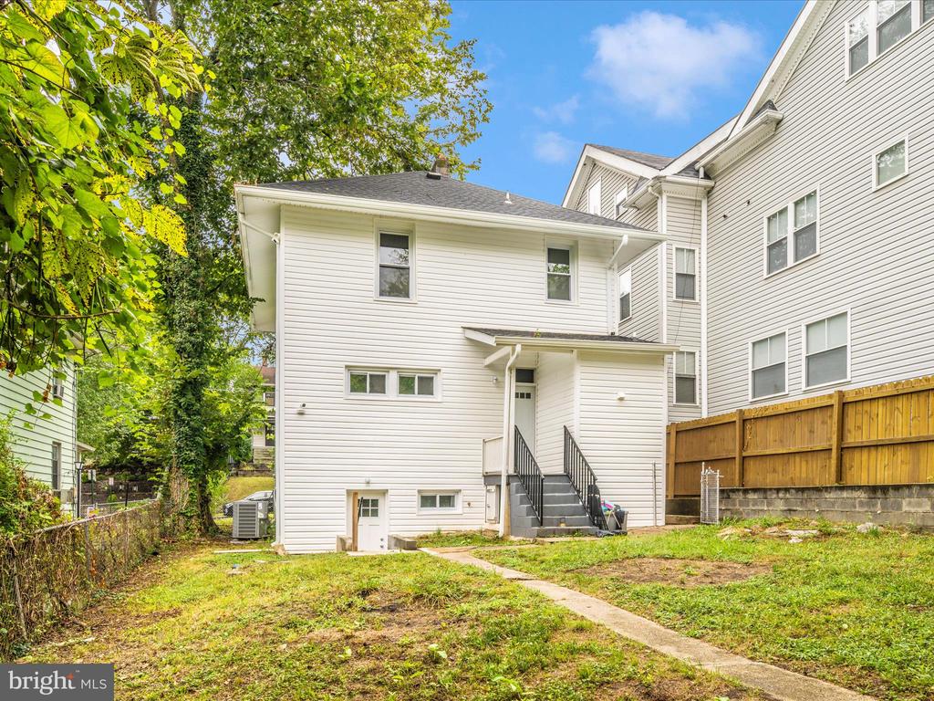 3003 20TH STREET NE