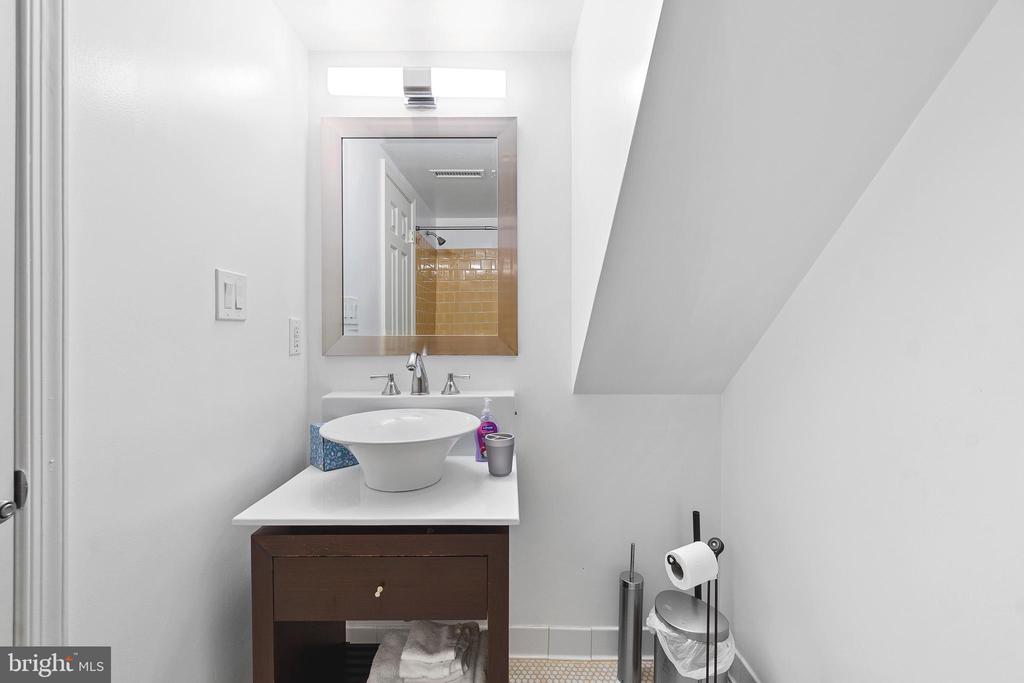 936 T STREET NW UNIT B