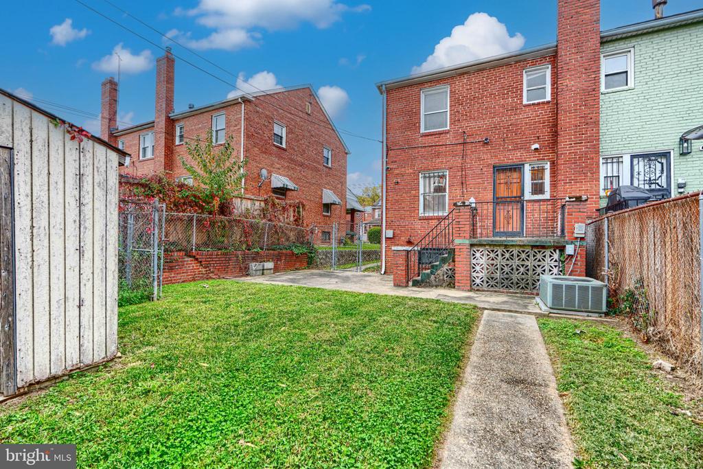 1904 U PLACE SE