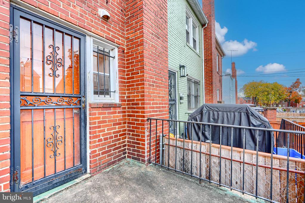1904 U PLACE SE