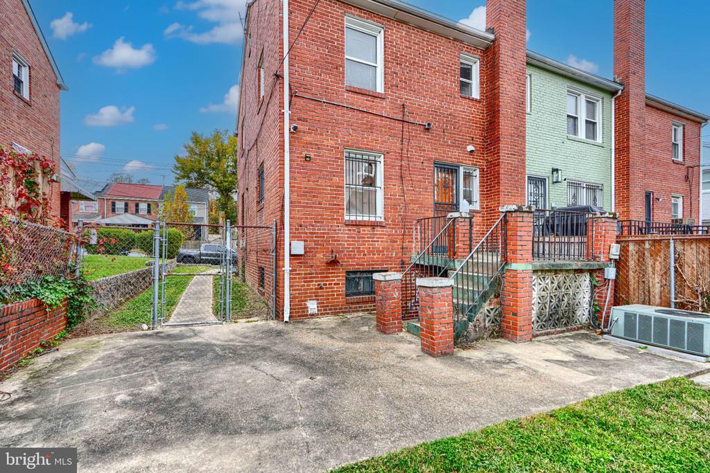 1904 U PLACE SE