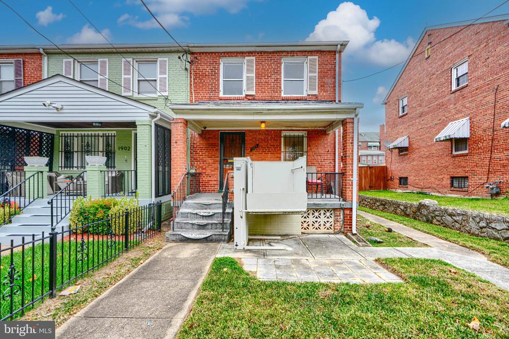1904 U PLACE SE