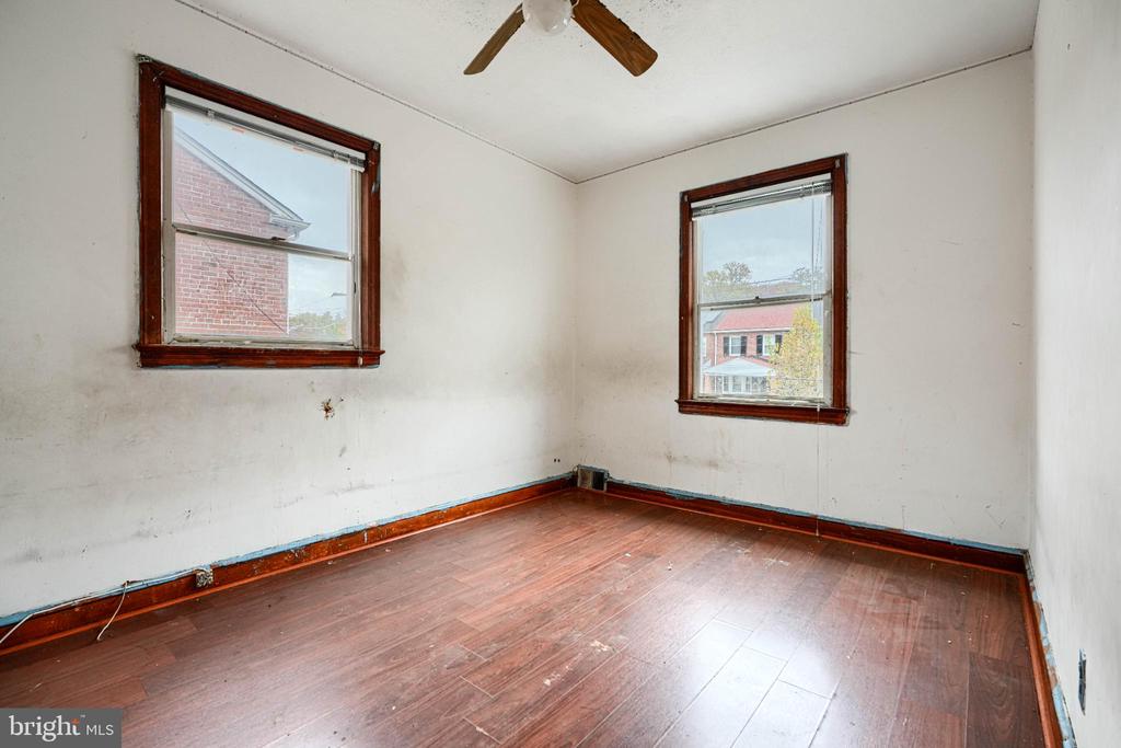 1904 U PLACE SE