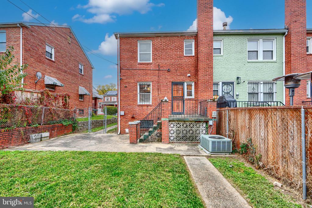 1904 U PLACE SE