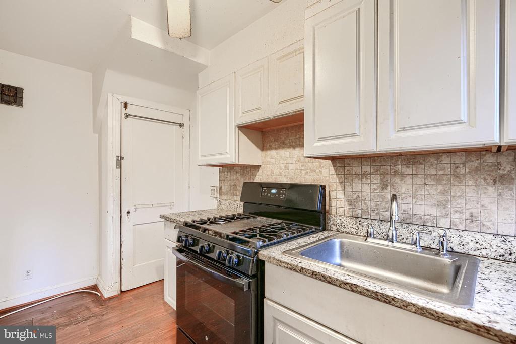1904 U PLACE SE