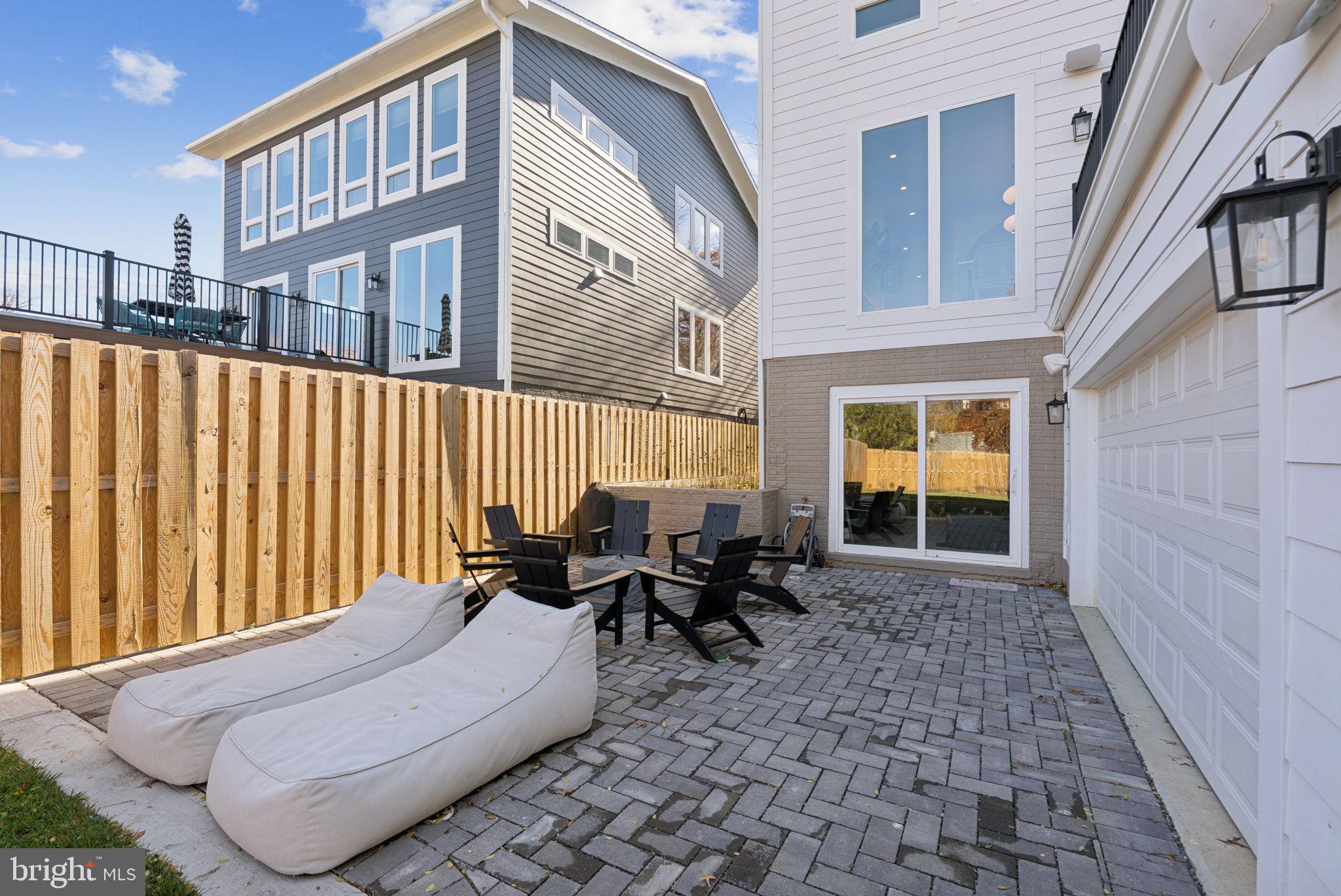 1708 LAWRENCE STREET NE