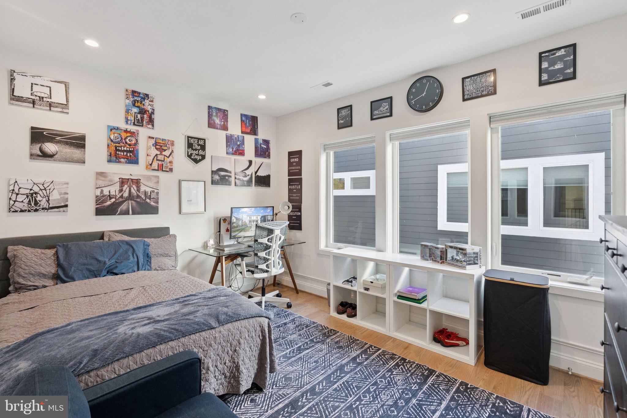 1708 LAWRENCE STREET NE