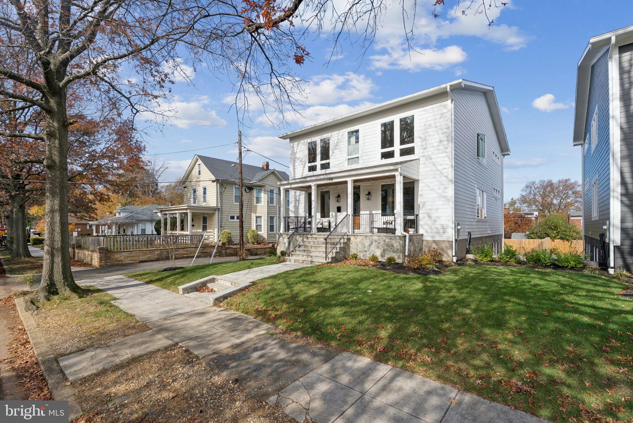 1708 LAWRENCE STREET NE