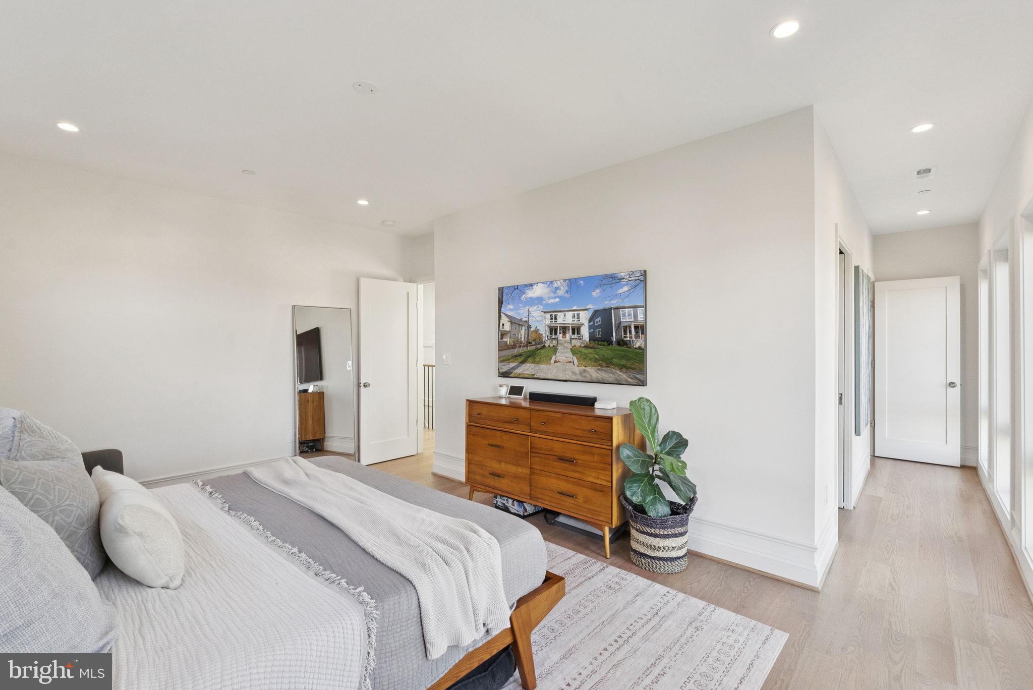 1708 LAWRENCE STREET NE