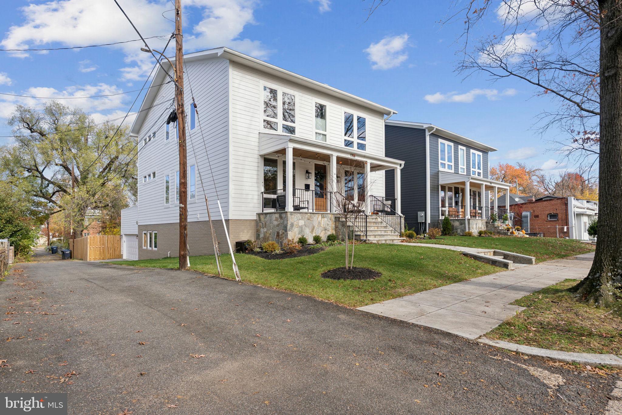 1708 LAWRENCE STREET NE