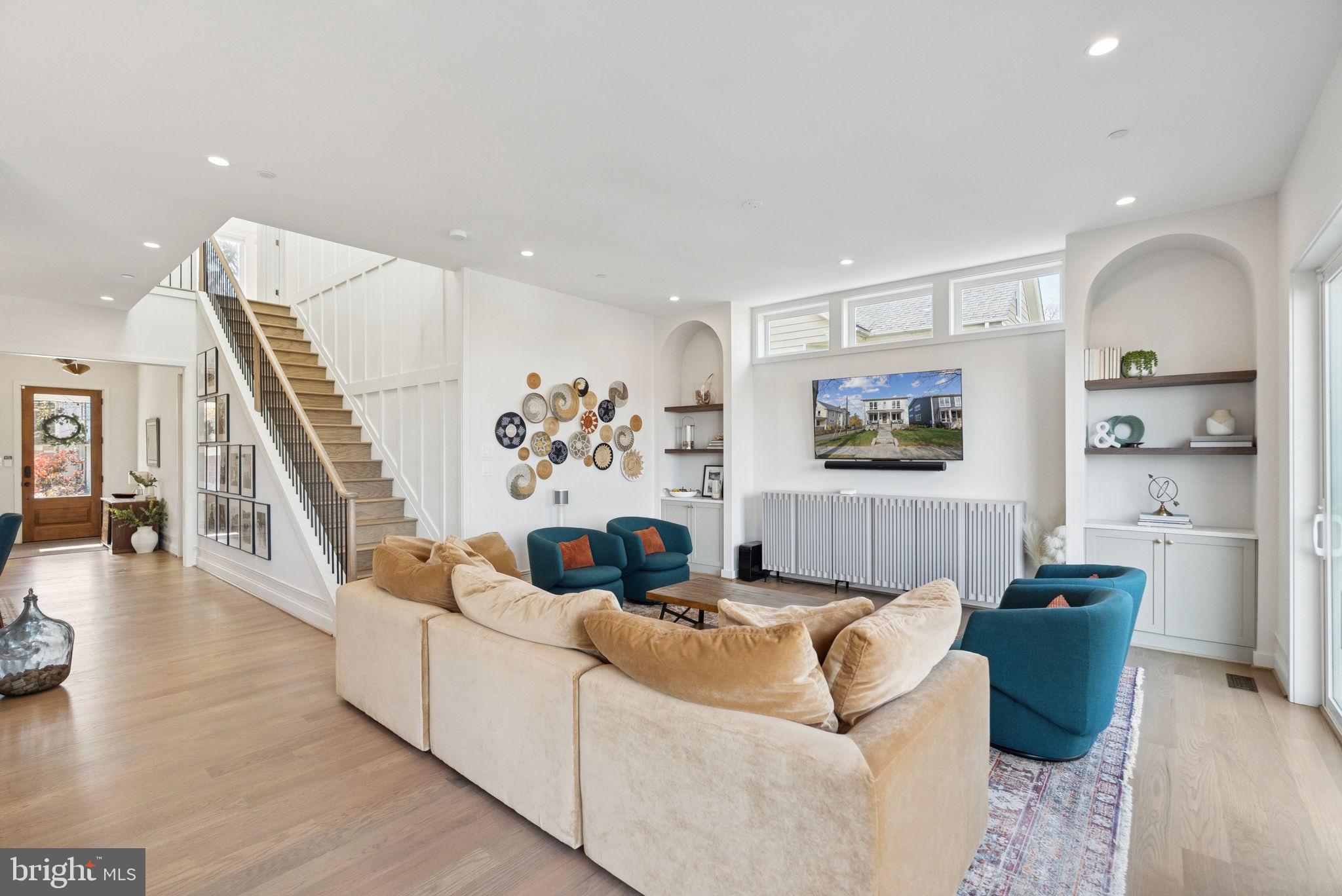 1708 LAWRENCE STREET NE