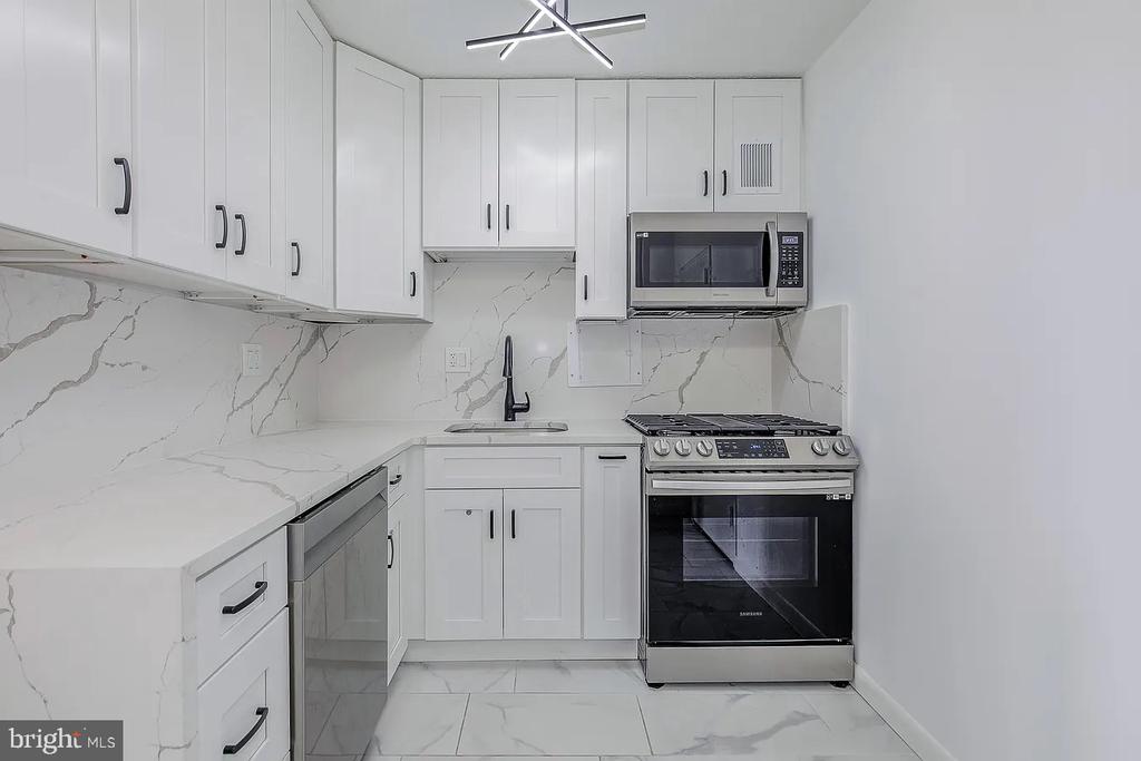 1250 4TH STREET SW W403