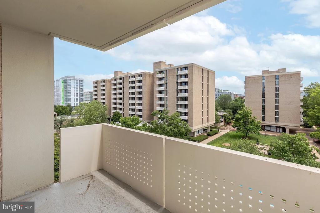 1250 4TH STREET SW W403