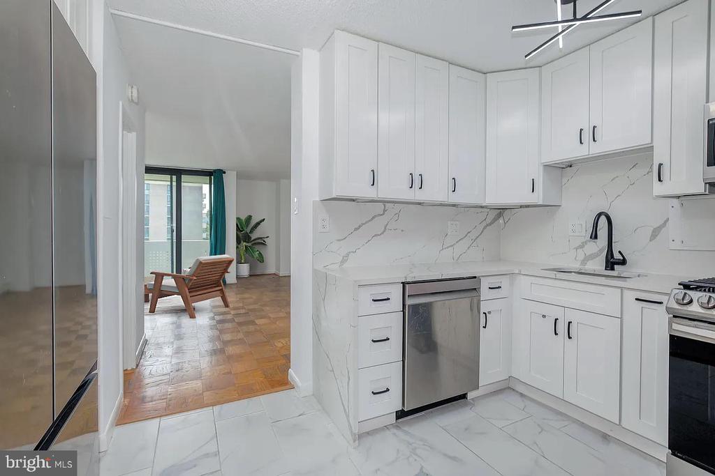 1250 4TH STREET SW W403