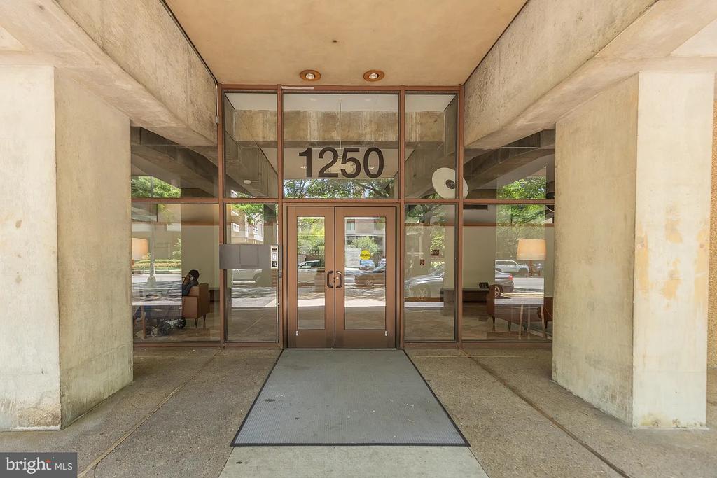 1250 4TH STREET SW W403